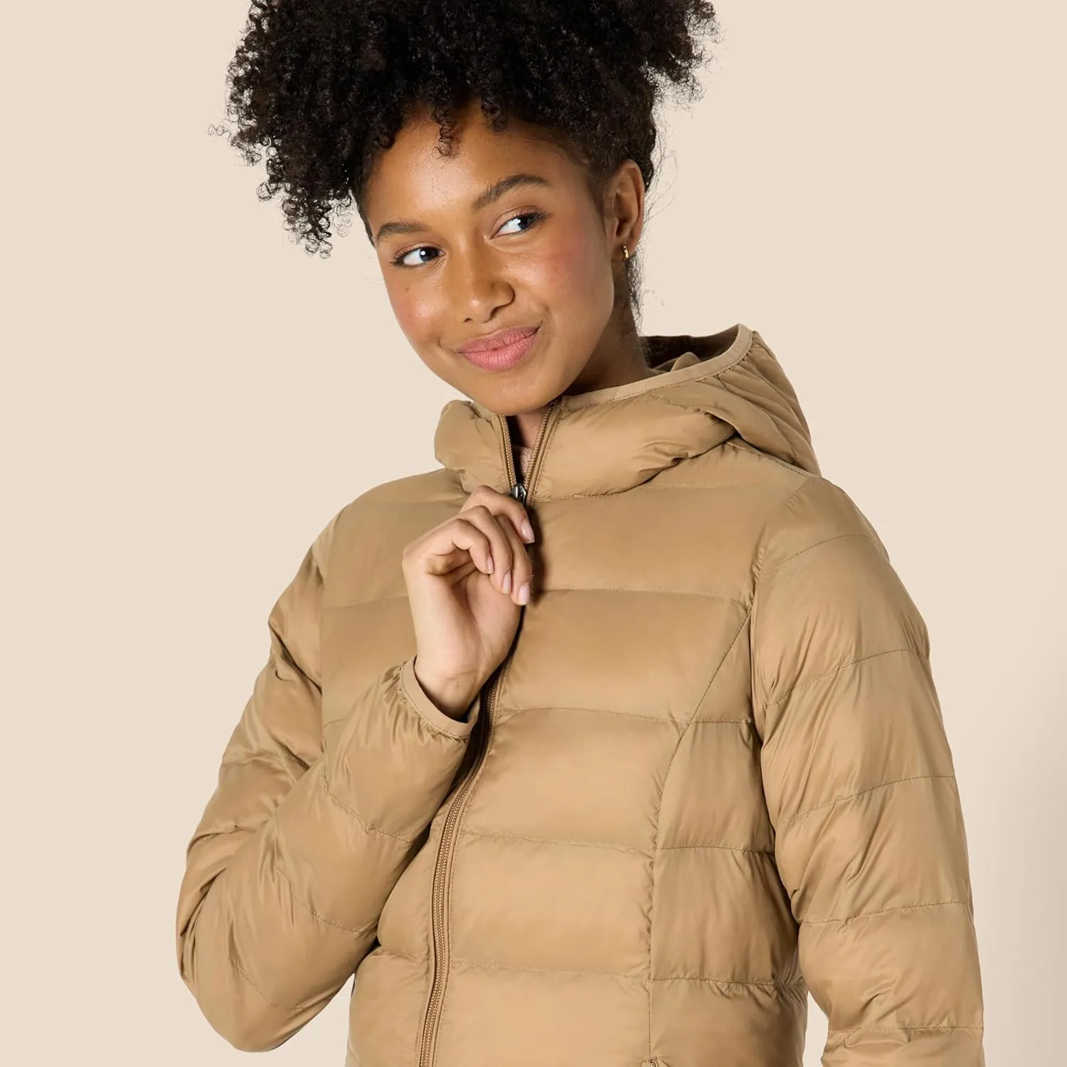 Amazon Essentials Women's Lightweight Water-Resistant Packable Hooded Puffer Coat (Available in Plus Size)