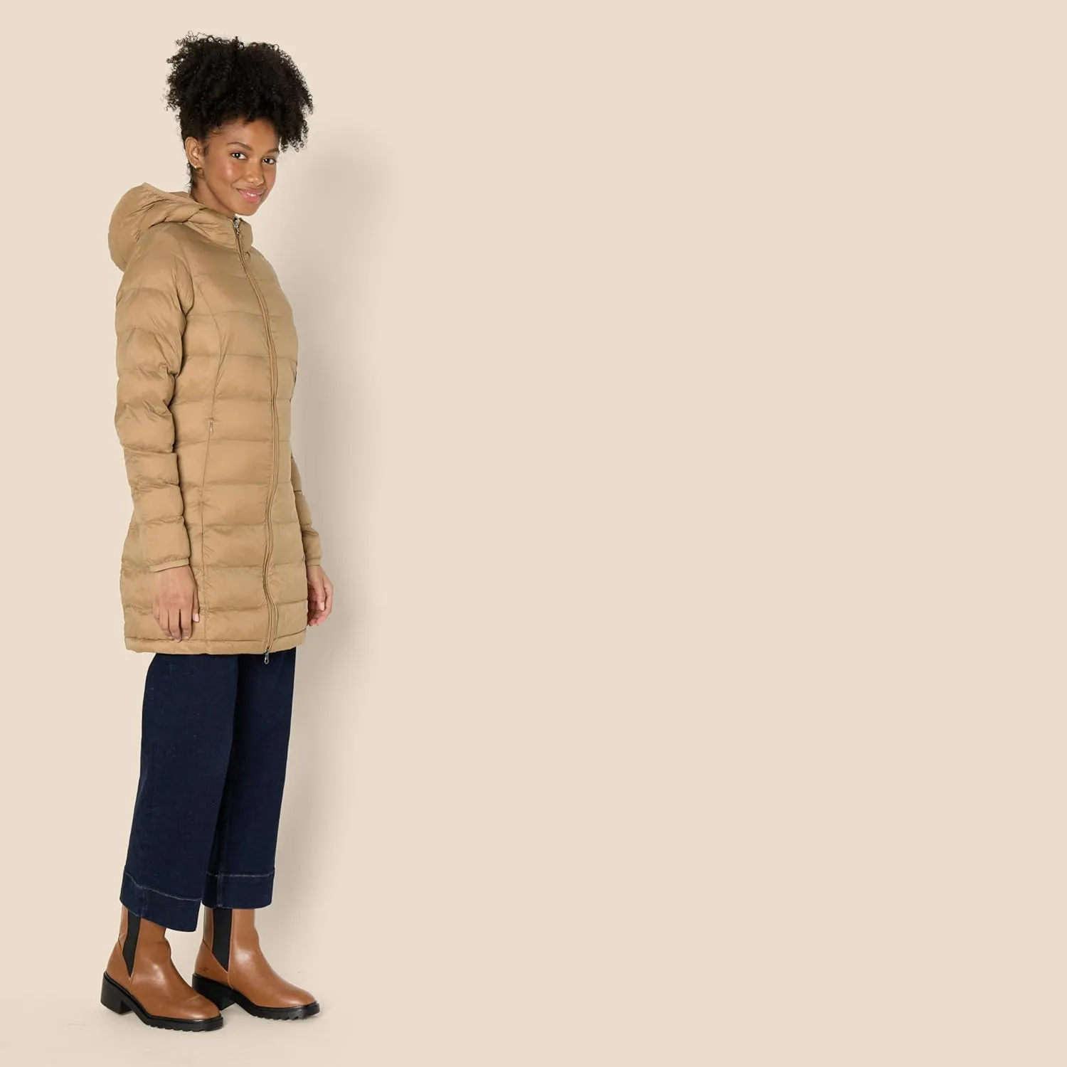 Amazon Essentials Women's Lightweight Water-Resistant Packable Hooded Puffer Coat (Available in Plus Size)
