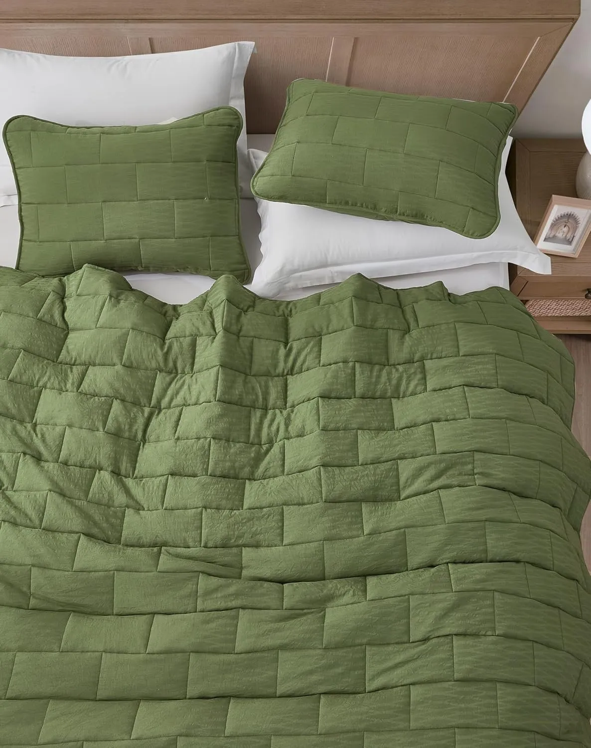 Chezmoi Collection George 3-Piece Jacquard Quilt Set King Size, Olive Green Textured Woven Lightweight Rectangle Quilted Bedspread for All Seasons (1 Quilt 108x96 inches, 2 Shams)