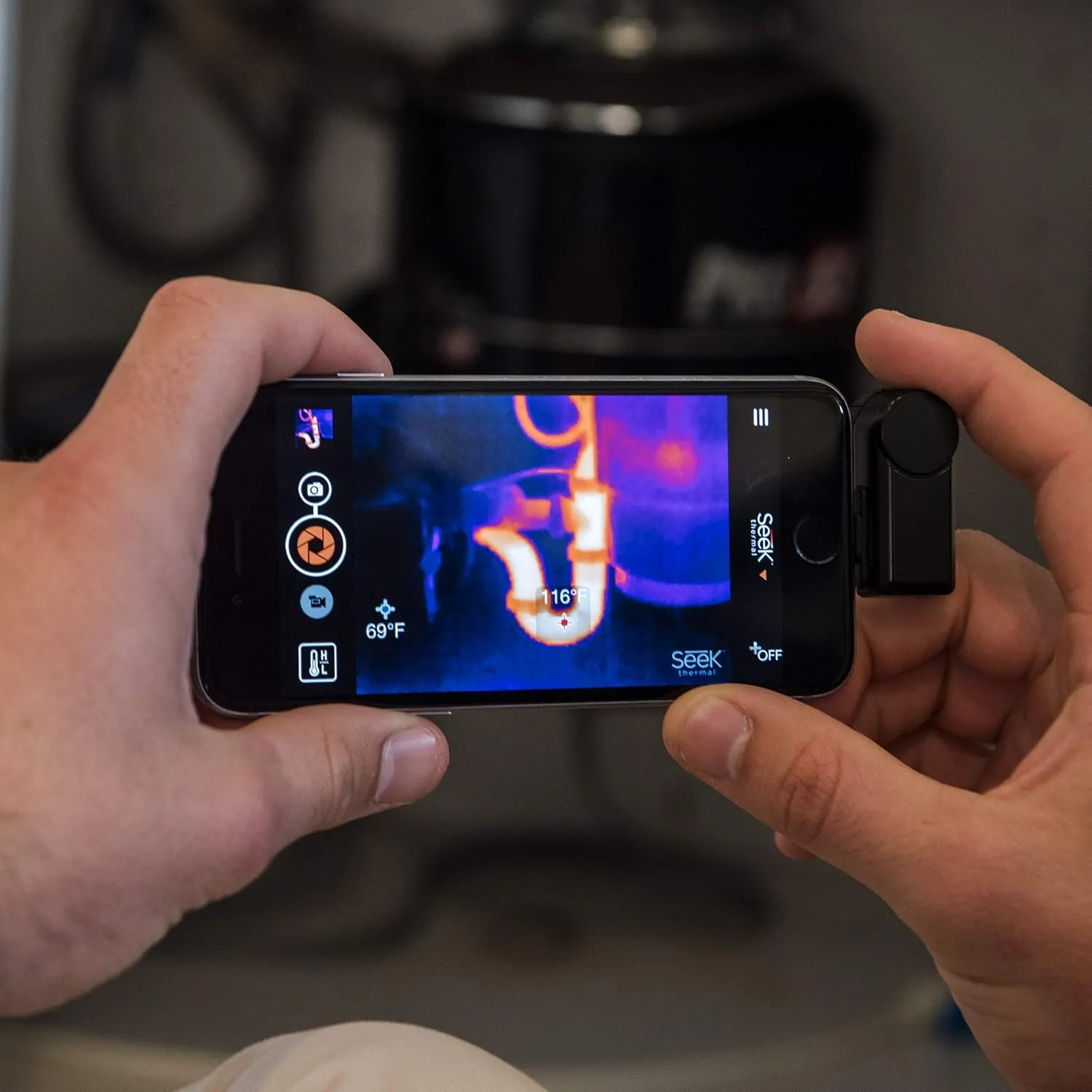 Seek Thermal Compact - All-Purpose Thermal Imaging Camera for iOS , Black - LW-AAA