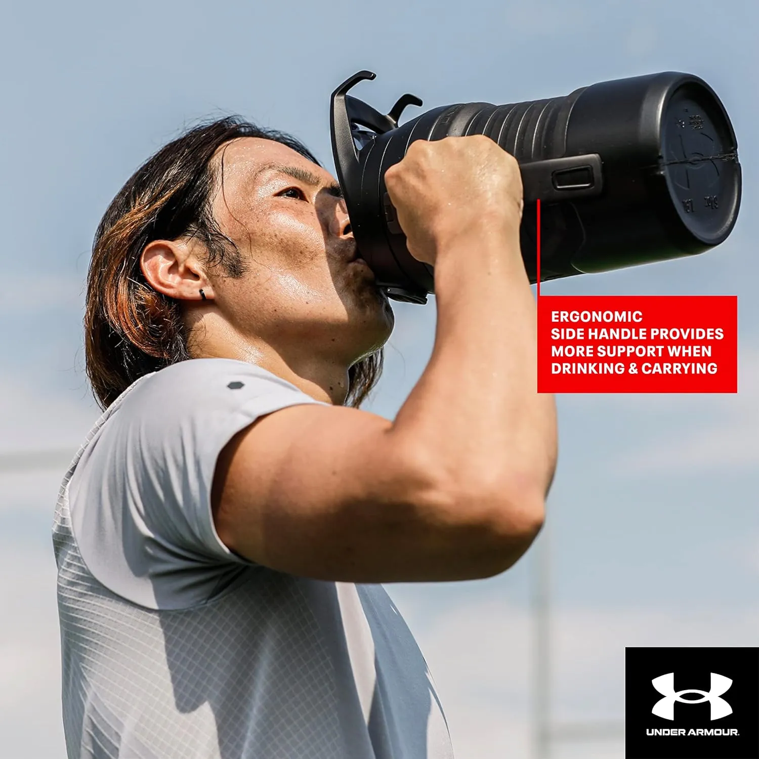 Under Armour 32 oz Insulated Water Bottles - Sports Water Jug with Handle, Fence Hook, Leak Resistant for Baseball, Football & More, 32 oz Water Bottles, Sports Water Bottle Insulated